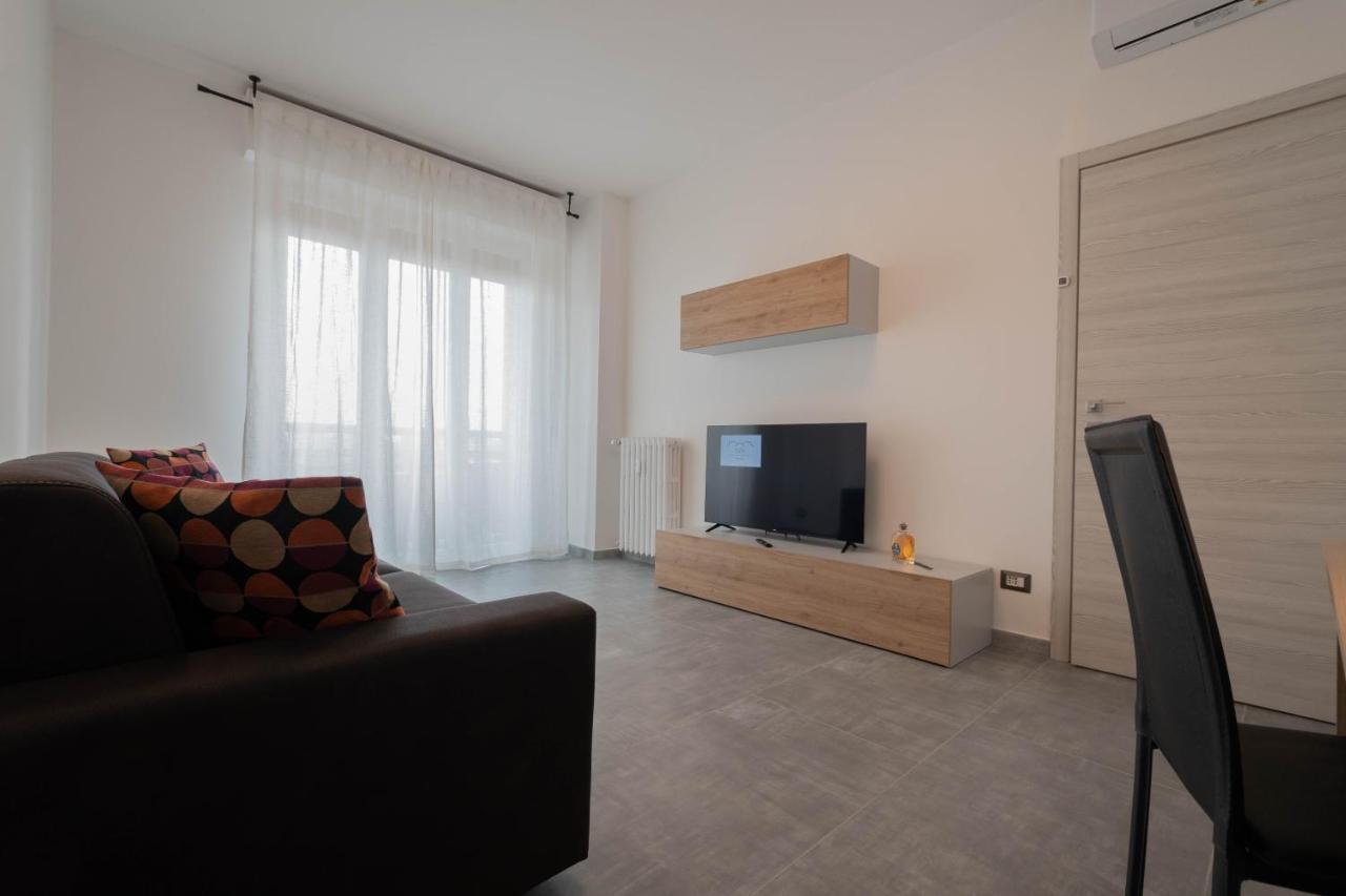 Apartment L&M, Rhomilanofiera Bollate Bagian luar foto